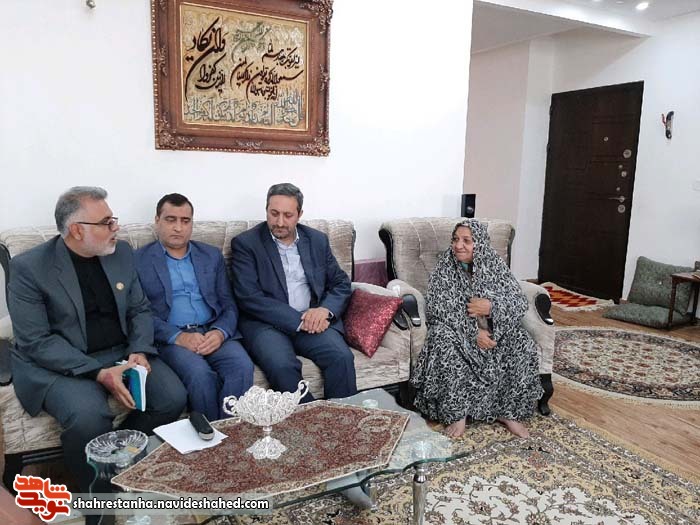 دیدار مسئولان شهرستان فیروزکوه با خانواده شهید 