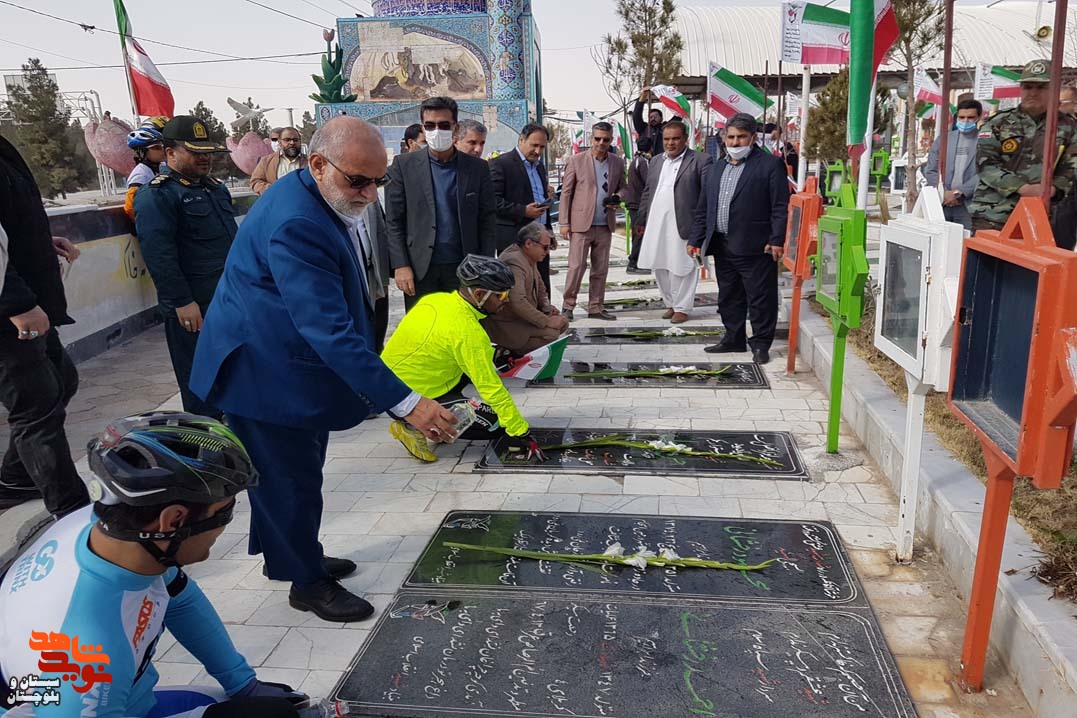 تعویض دو هزار پرچم گلزار مطهر شهدای استان سیستان و بلوچستان