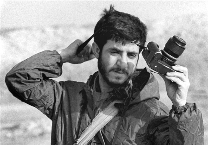 The Narration of a Photographer Regarding the Commander of Imaginary Brigades The Narration of a Photographer Regarding the Commander of Imaginary Brigades