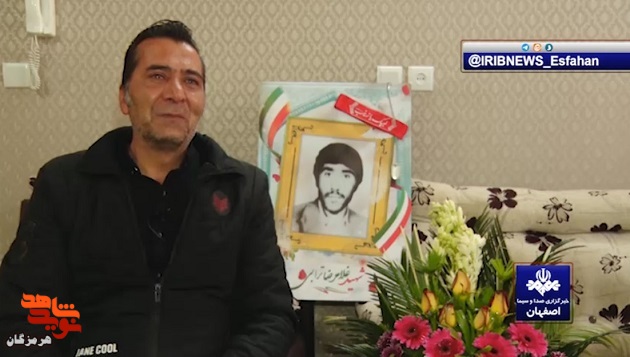 فیلم | لحظه اعلام خبر شناسایی هویت شهید گمنام مدفون در سیاهو  به خانواده اش