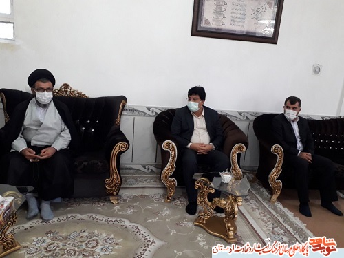 گزارش تصویری/ دیدار نماینده ولی فقیه در لرستان با خانواده شهید «محمدرضا میرزایی»