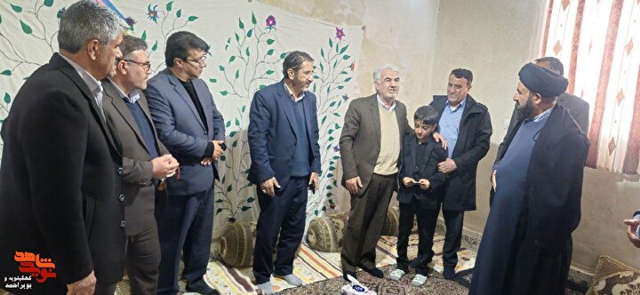فیلم| دیدار معاون فرهنگی و آموزشی بنیاد شهید کهگیلویه‌وبویراحمد با خانواده شهدای فتنه اخیر