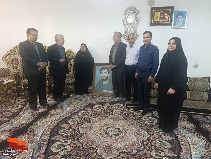 ادای احترام به صبر ماندگار خانواده شهید غریب عبدالله نجفی