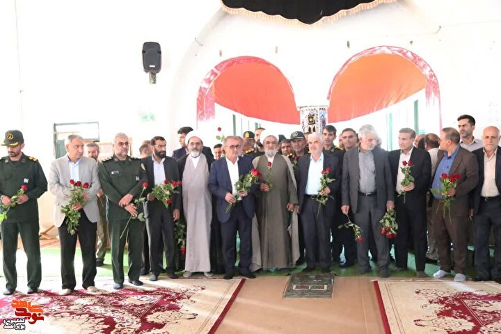 آیین مهمانی لاله‌ها در گلزار شهدای یاسوج برگزار شد