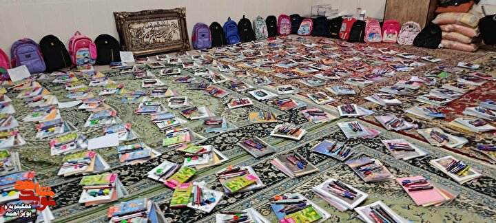 «مشق مهر» در خانه شهید؛ یادبود پدر شهید «دستار» به کیف و دفتر دانش‌آموزان رسید